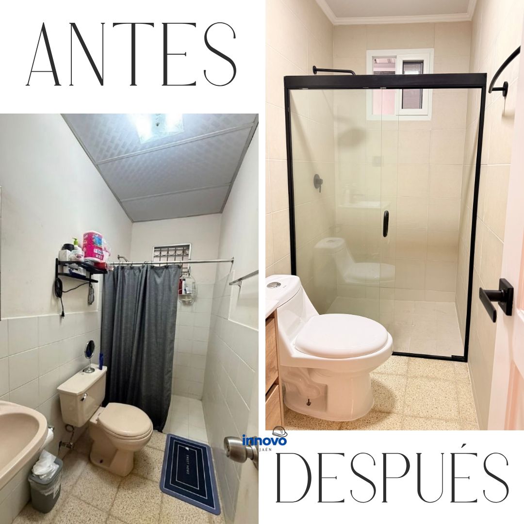 Before and after of a bathroom remodel by Innovo Jaén, a remodeler in Panama